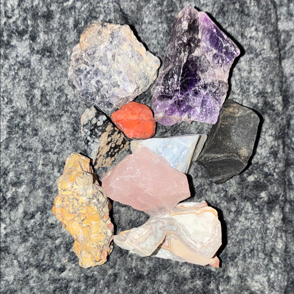 🟢9 Pieces Mixed Raw Gemstones +free gift included